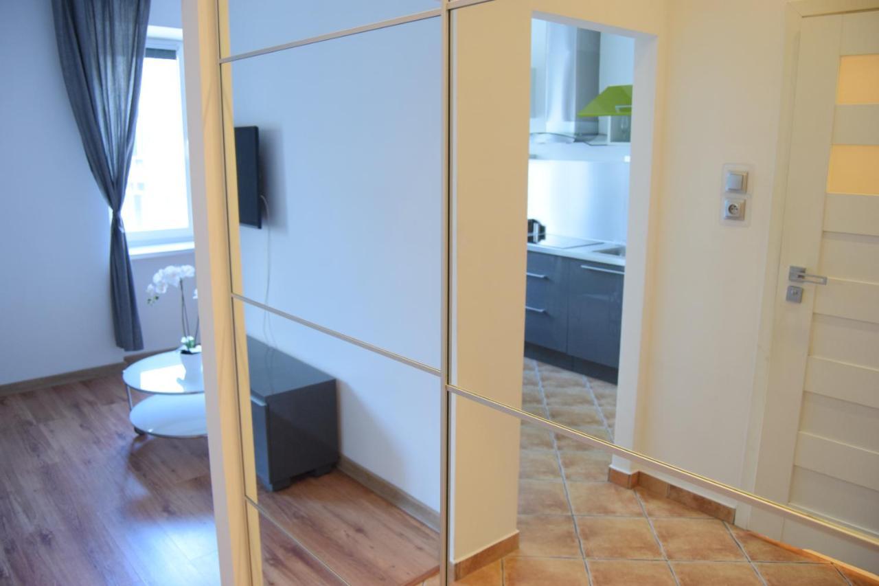 Be My Guest - Krucza Elegant Apartment - Rondo De Gaulle'A Center Of Warsaw Metro Wi-Fi Breakfast Bagian luar foto
