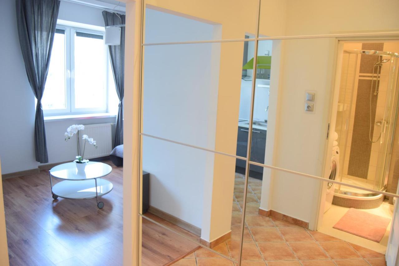 Be My Guest - Krucza Elegant Apartment - Rondo De Gaulle'A Center Of Warsaw Metro Wi-Fi Breakfast Bagian luar foto