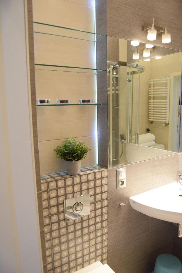 Be My Guest - Krucza Elegant Apartment - Rondo De Gaulle'A Center Of Warsaw Metro Wi-Fi Breakfast Bagian luar foto