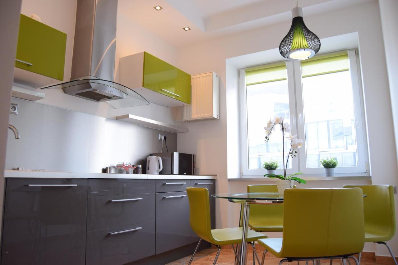 Be My Guest - Krucza Elegant Apartment - Rondo De Gaulle'A Center Of Warsaw Metro Wi-Fi Breakfast Bagian luar foto