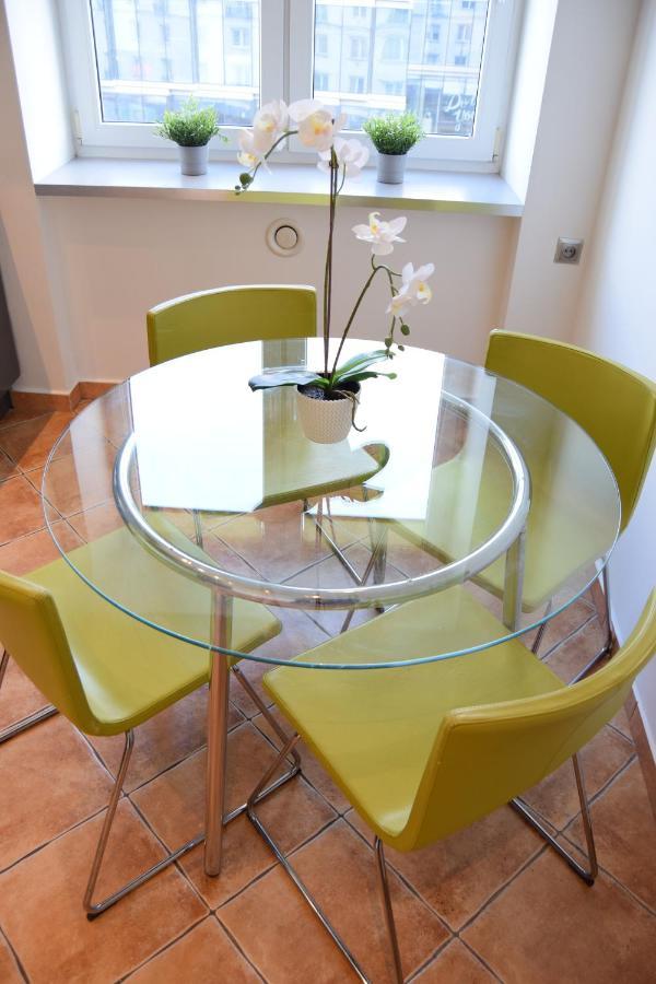 Be My Guest - Krucza Elegant Apartment - Rondo De Gaulle'A Center Of Warsaw Metro Wi-Fi Breakfast Bagian luar foto