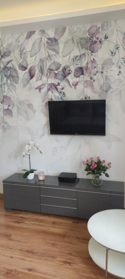 Be My Guest - Krucza Elegant Apartment - Rondo De Gaulle'A Center Of Warsaw Metro Wi-Fi Breakfast Bagian luar foto